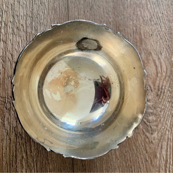 Vintage F.B. Rogers Silver Plate Ornate Floral Relief Pedestal Bowl - Picture 3 of 13